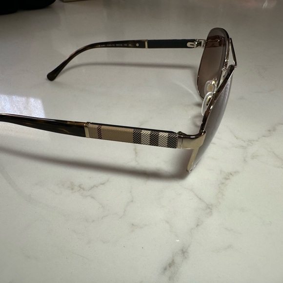 Burberry Sunglasses - B 3080 - Picture 4 of 9